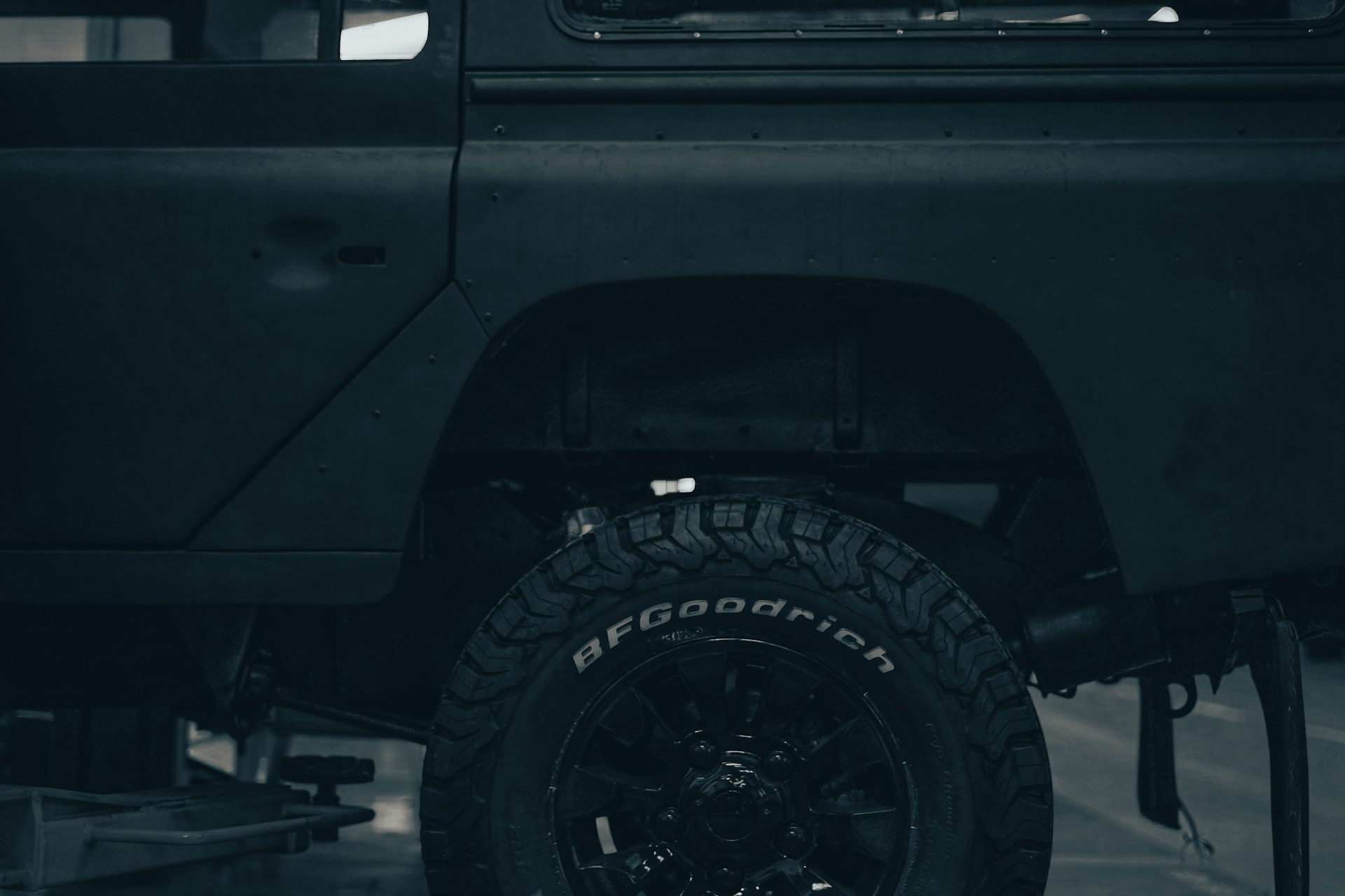 tyre change at night