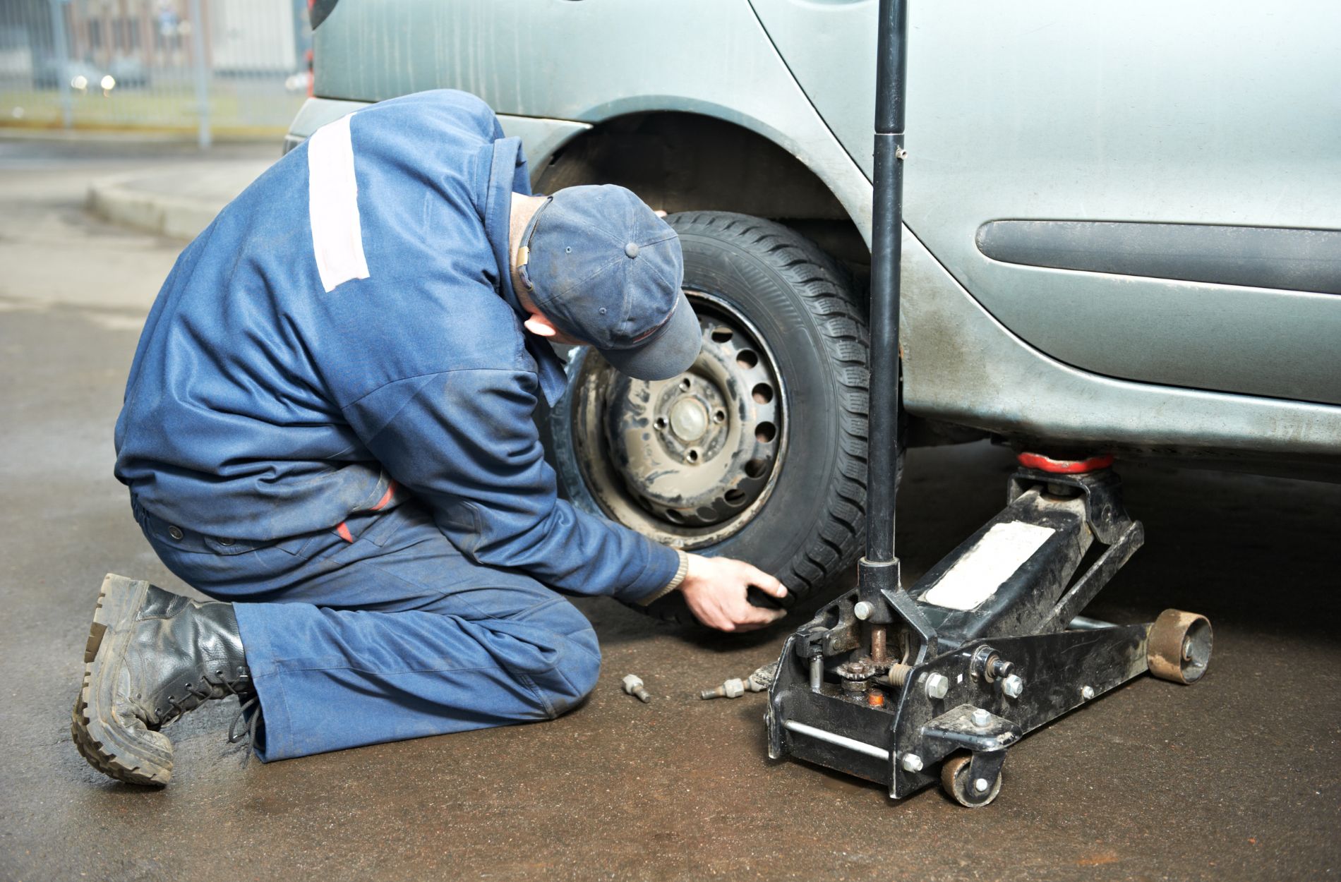 Tyre fitting
